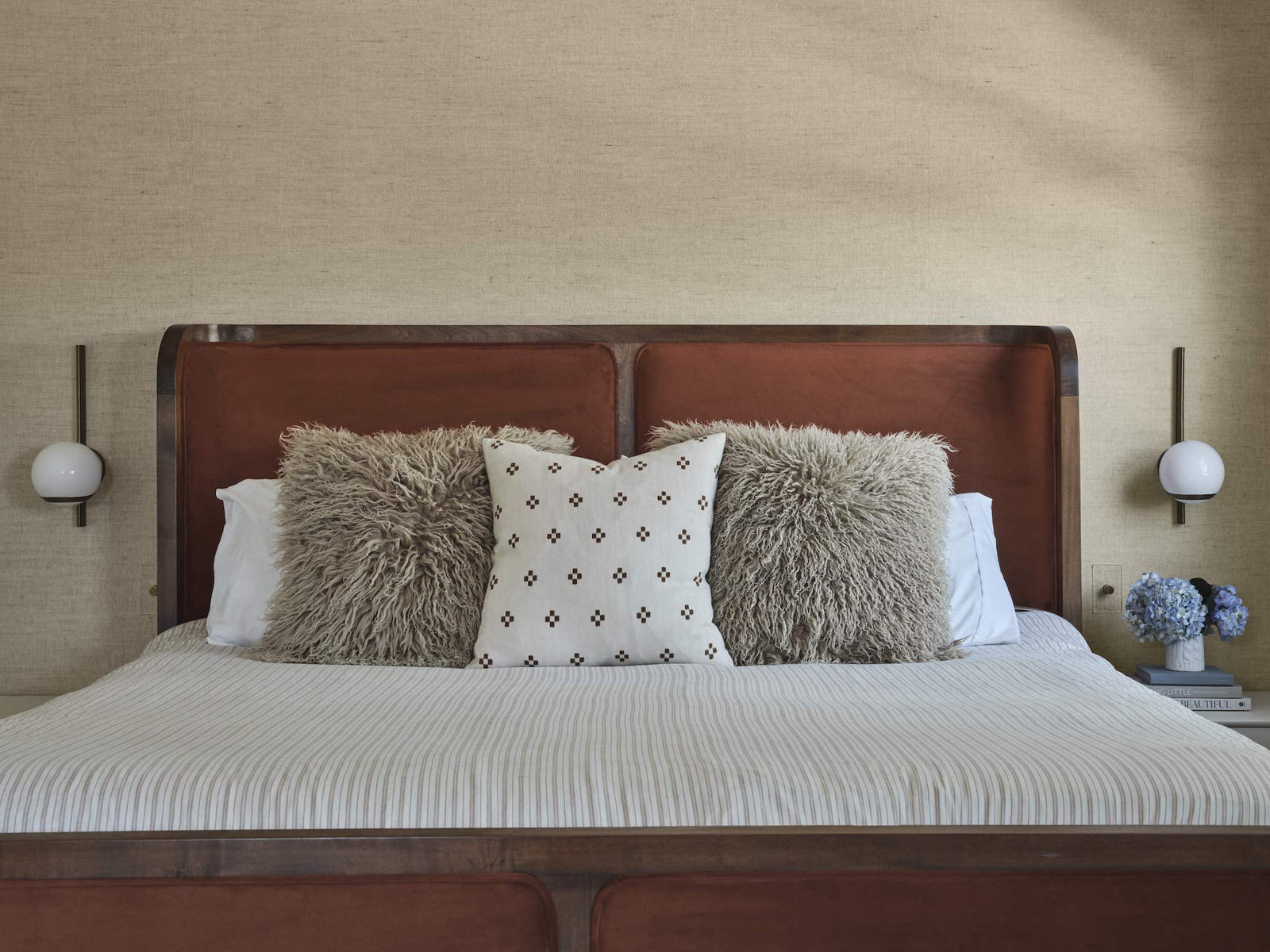 Two Space Bed With Night Lamps On Both Sides